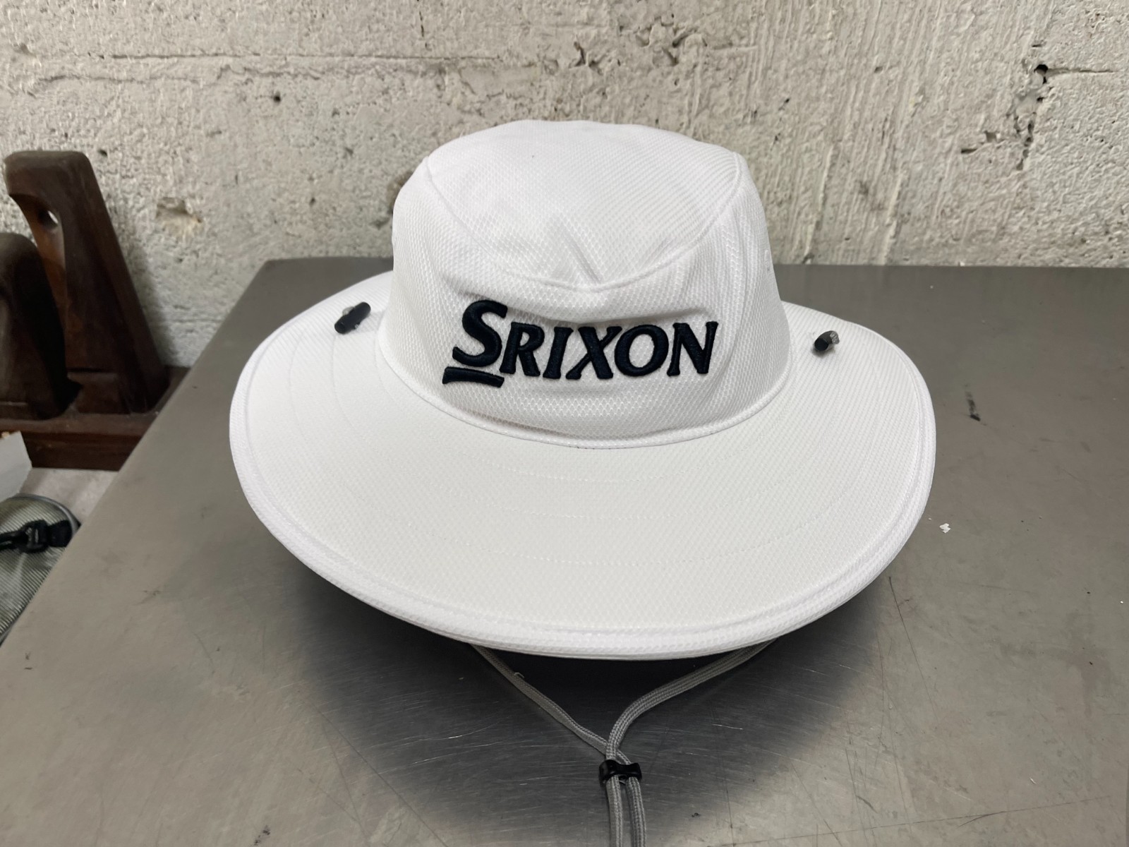 Srixon Unisex White Bucket Hat Sun Cap Adjustable Drawstring Wide Brim Tour NWT