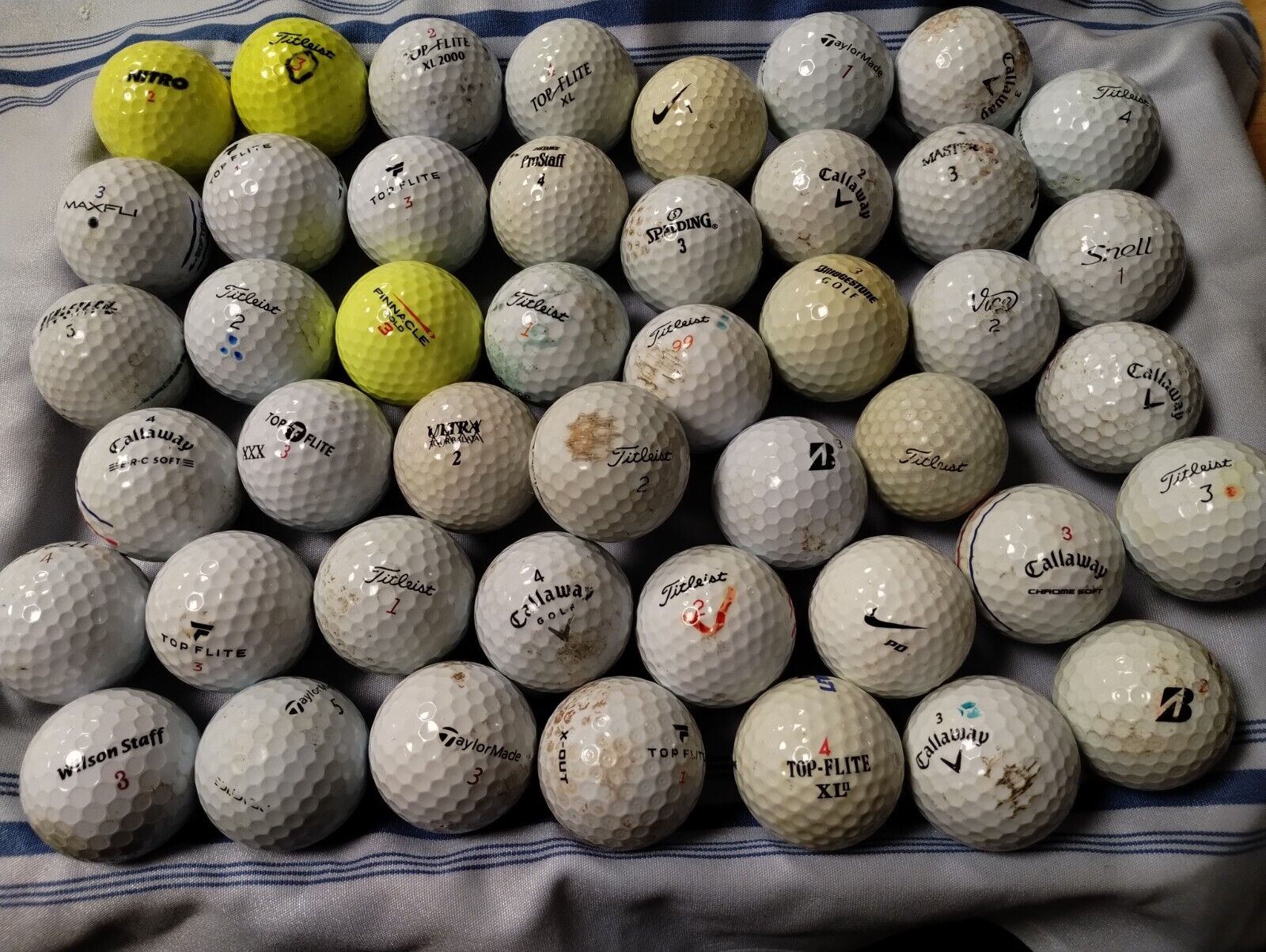 45 Various Miscellaneous Golf Balls Callaway Titleist Top Flight Nitro Taylor 