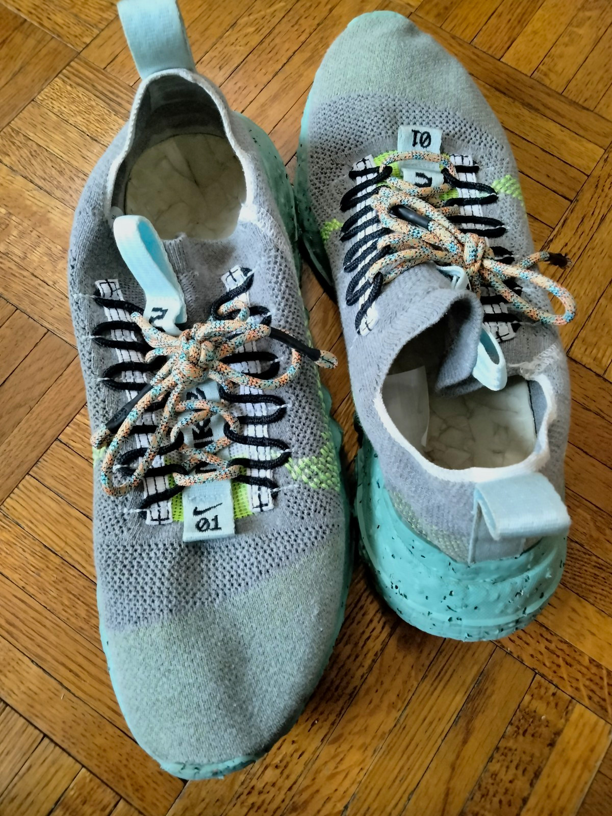 Nike Men’s Low Top Knit Lace-Up Athletic Sneakers Gray/Green