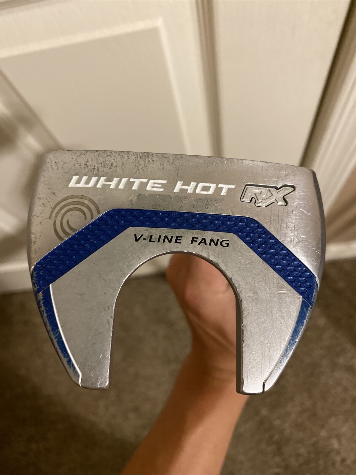 Odyssey White Hot RX V-line Fang Putter (34-in)