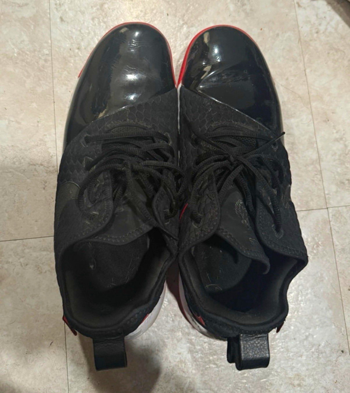 Nike Men’s Low Top Lace-Up Athletic Sneakers Black Red White Solid