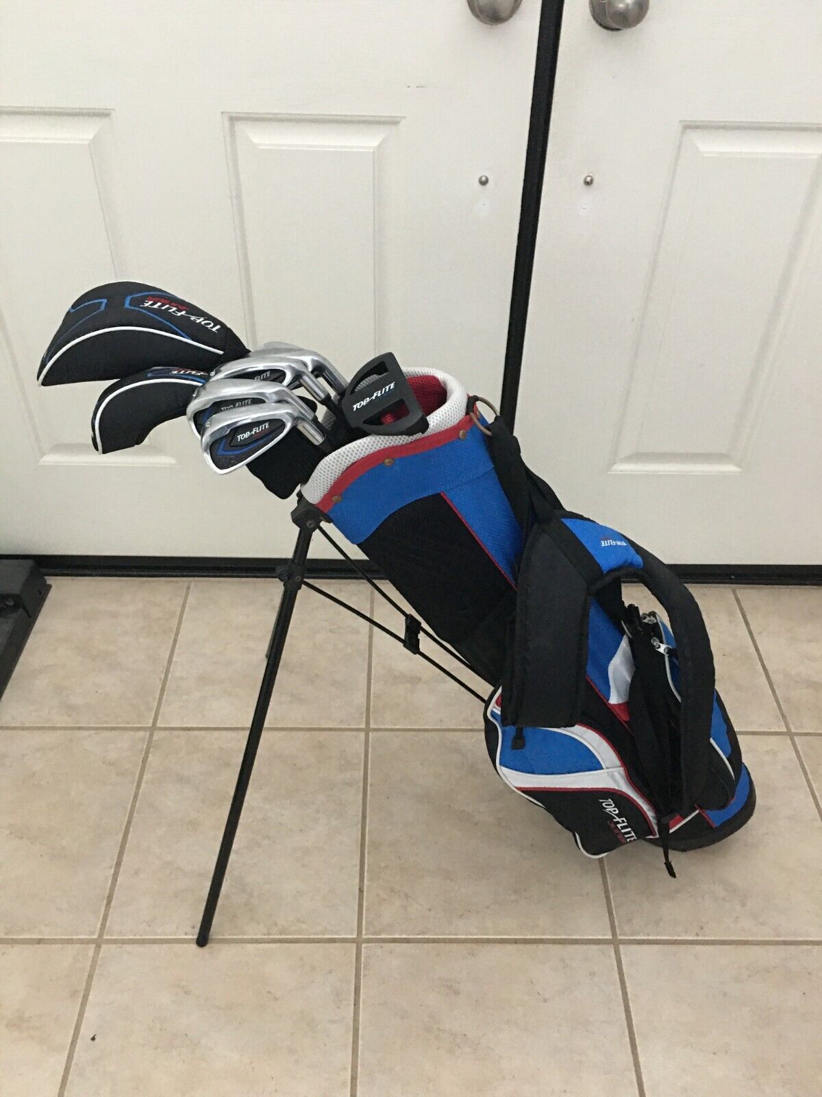 TOP FLIGHT JUNIOR FLEX 8 GOLF CLUB SET WITH DUAL STRAP STAND BAG RIGHT HANDED