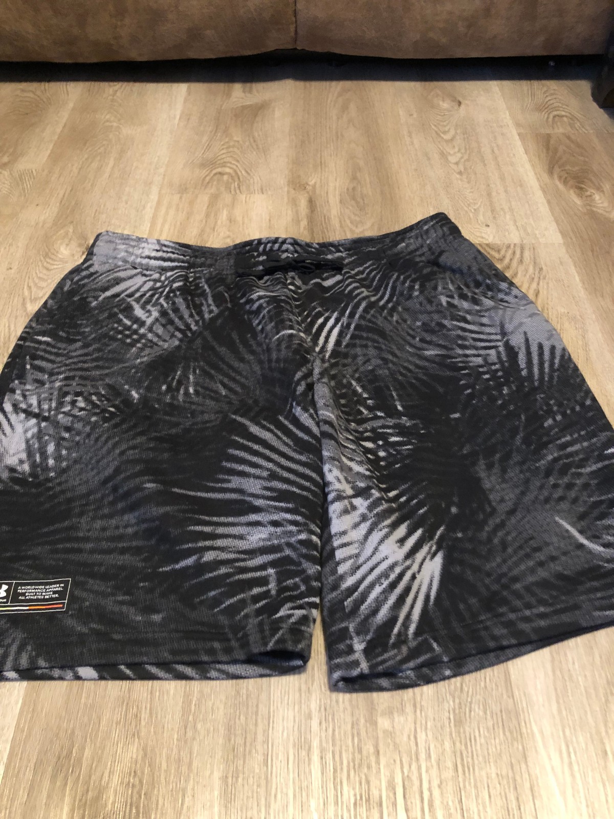 Under Armour Gym Shorts Men\'s Active-Wear Workout Gray Hawaiian Theme XL Loose Under Armour Gym Shorts Men\'s Active-Wear Workout Gray Hawaiian Theme XL Loose