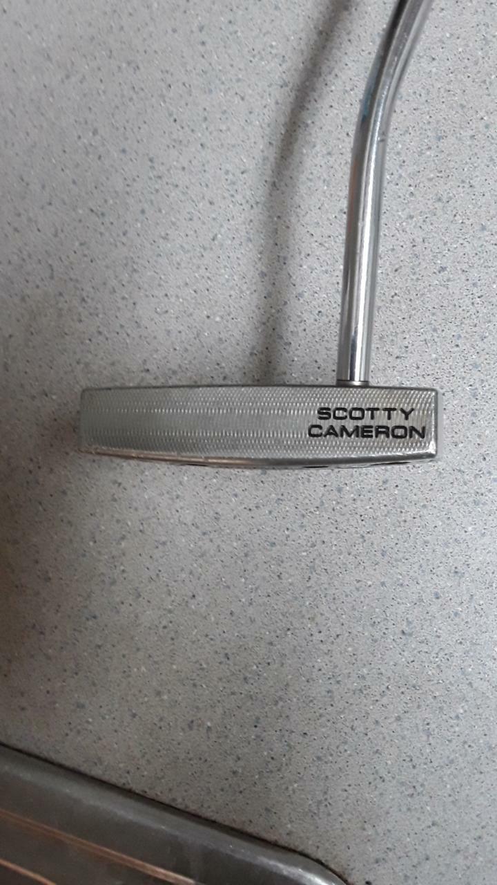 Scotty Cameron Futura X5 putter, 35 inches with new SuperStroke 2.0 grip 