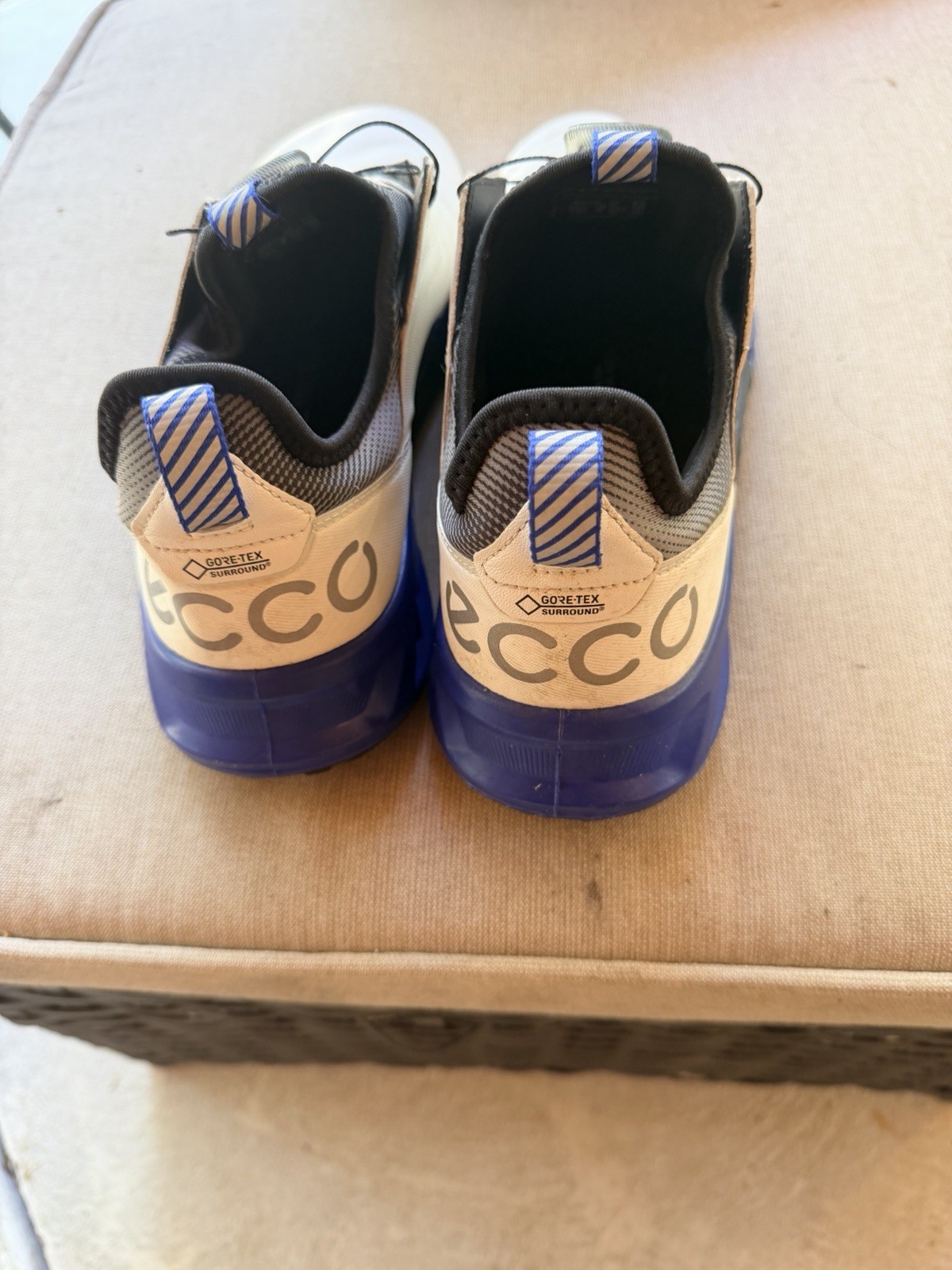 ECCO Men\'s 8.5 GORE-TEX Surround BOA Waterproof Golf Shoes White/Blue.