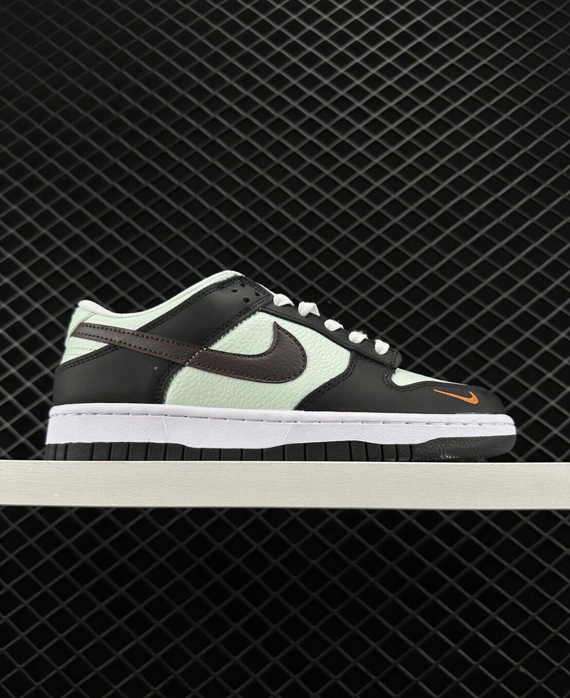 Ask for size- Nike SB Dunk Low light green black 