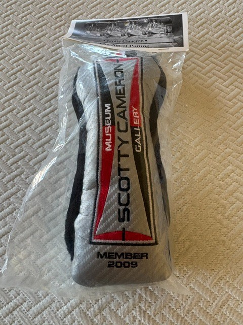 Scotty Cameron 2009 Japan Museum Gallery Member Dog Utility Headcover NIB Scotty Cameron 2009 Japan Museum Gallery Member Dog Utility Headcover NIB