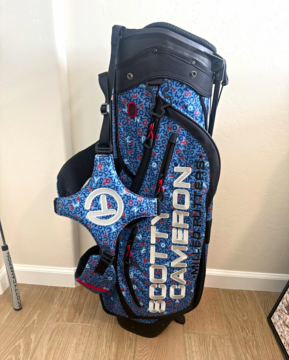 Scotty Cameron Scotty Soup Pathfinder 4-Way Stand Golf Bag Blue SC020026 Scotty Cameron Scotty Soup Pathfinder 4-Way Stand Golf Bag Blue SC020026