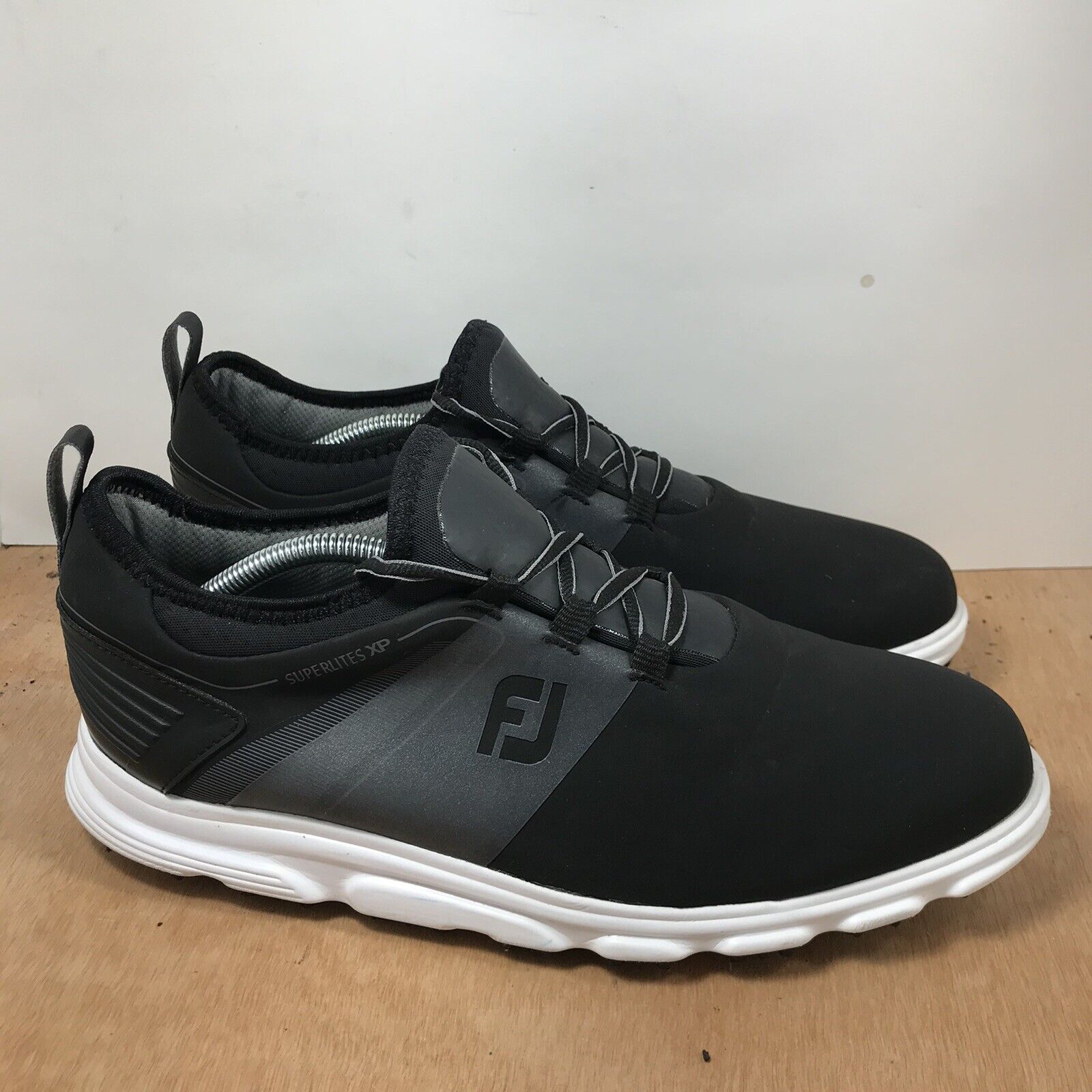 FootJoy Superlites XP Men\'s Size 11.5 M Black Model 58066 Spikeless Golf Shoes