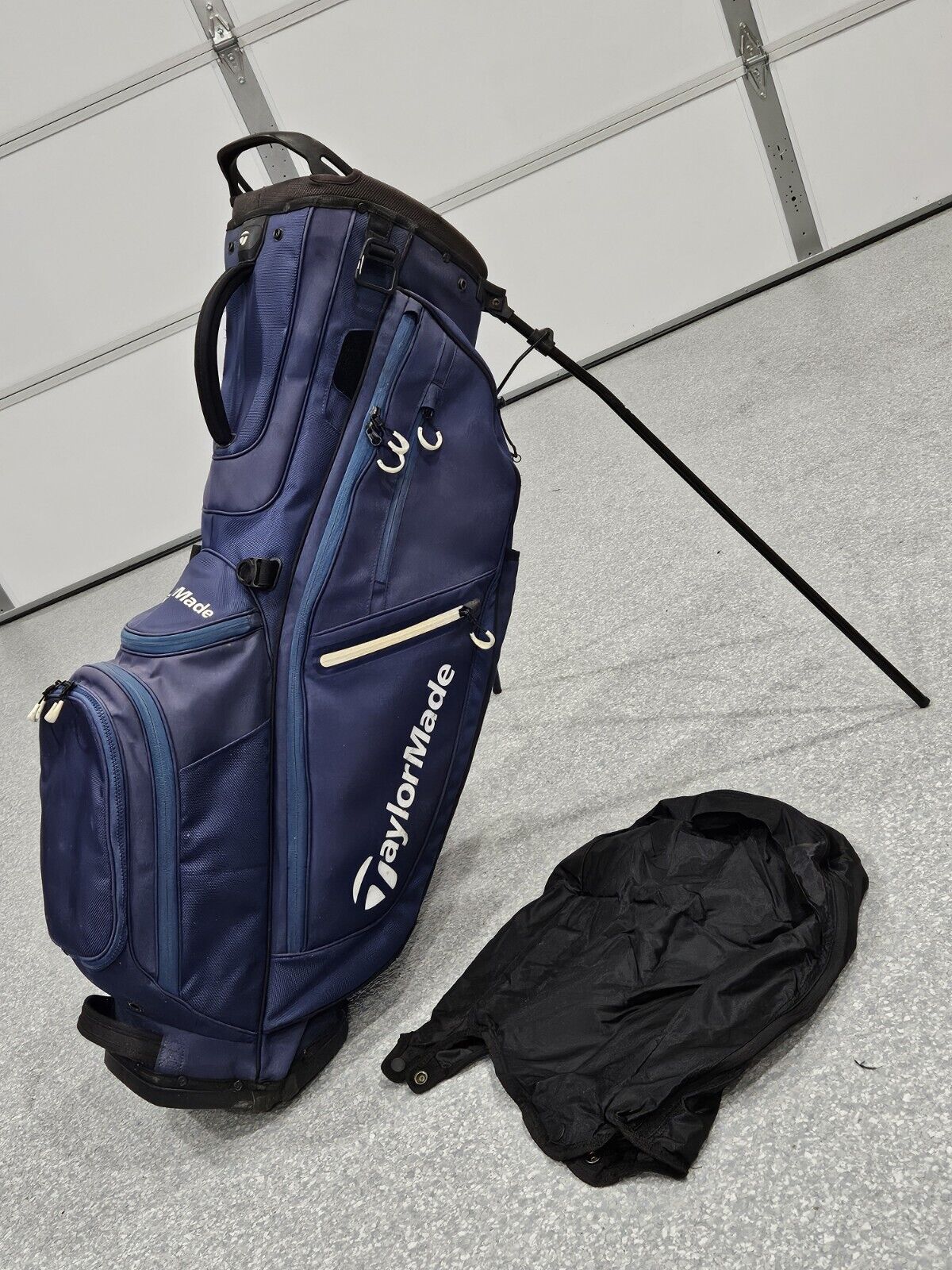 TaylorMade Flextech Crossover Golf Club Bag. 14-Way. Stand Bag. w/ Rain Fly.