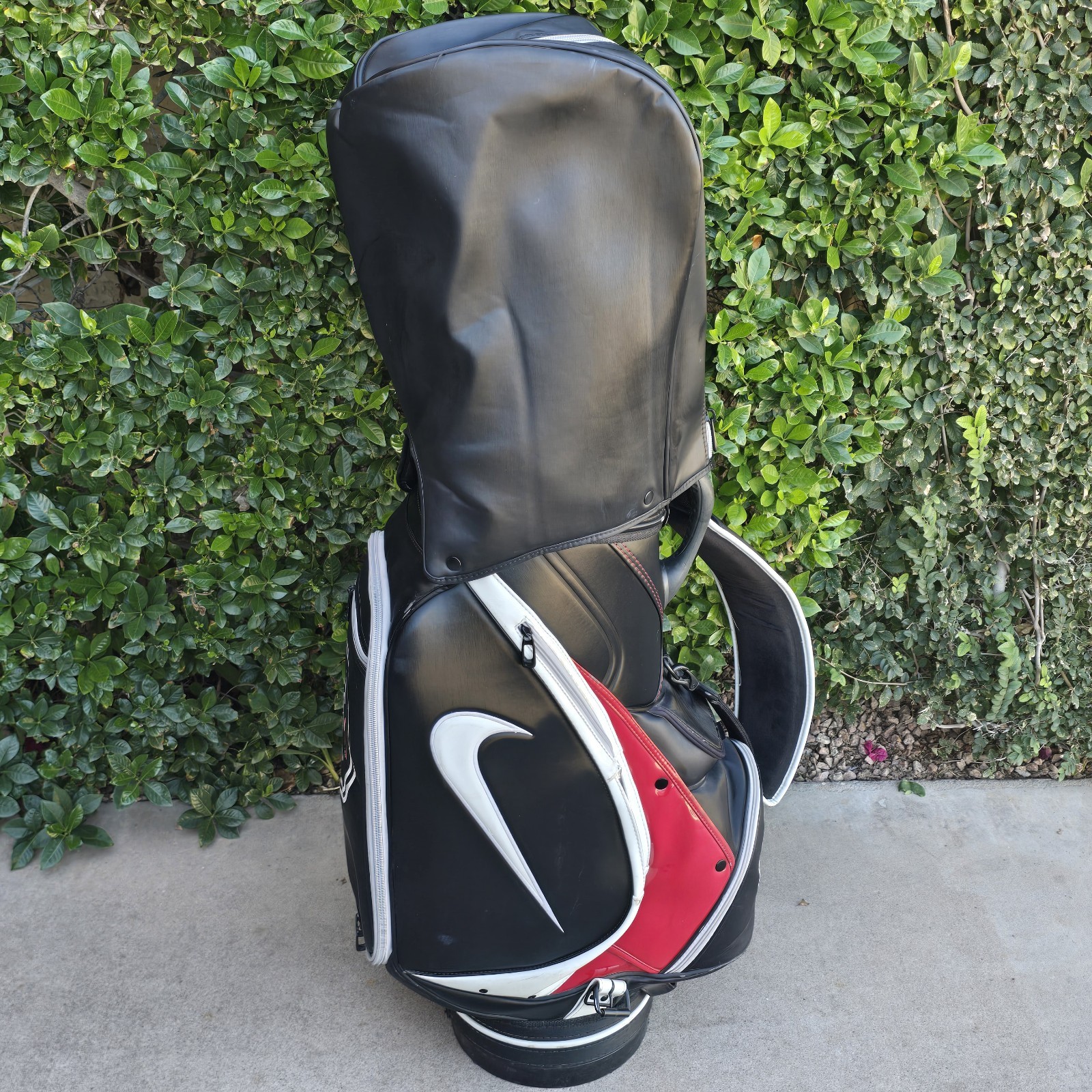 Nike Golf NG 360 Staff Bag / Nike Fitting Bag - 6 Way Divider W Raincover. Nike Golf NG 360 Staff Bag / Nike Fitting Bag - 6 Way Divider W Raincover.